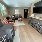 Private Cottage With Hot Tub In The Woods
